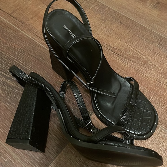 Black toe loop block heel - Picture 6 of 6